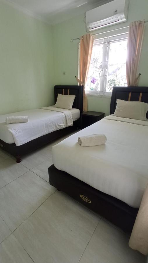 Aquina House Hotel Bogor Exterior photo