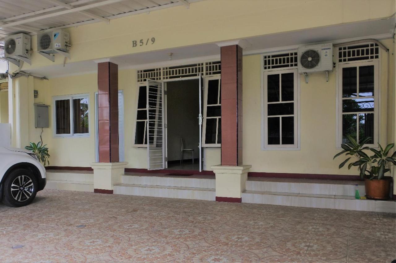 Aquina House Hotel Bogor Exterior photo