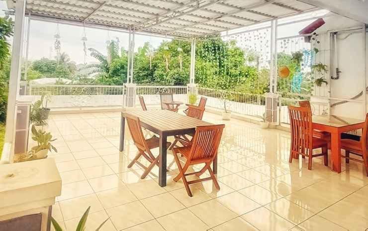 Aquina House Hotel Bogor Exterior photo