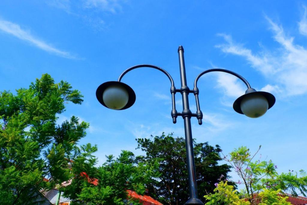 Aquina House Hotel Bogor Exterior photo