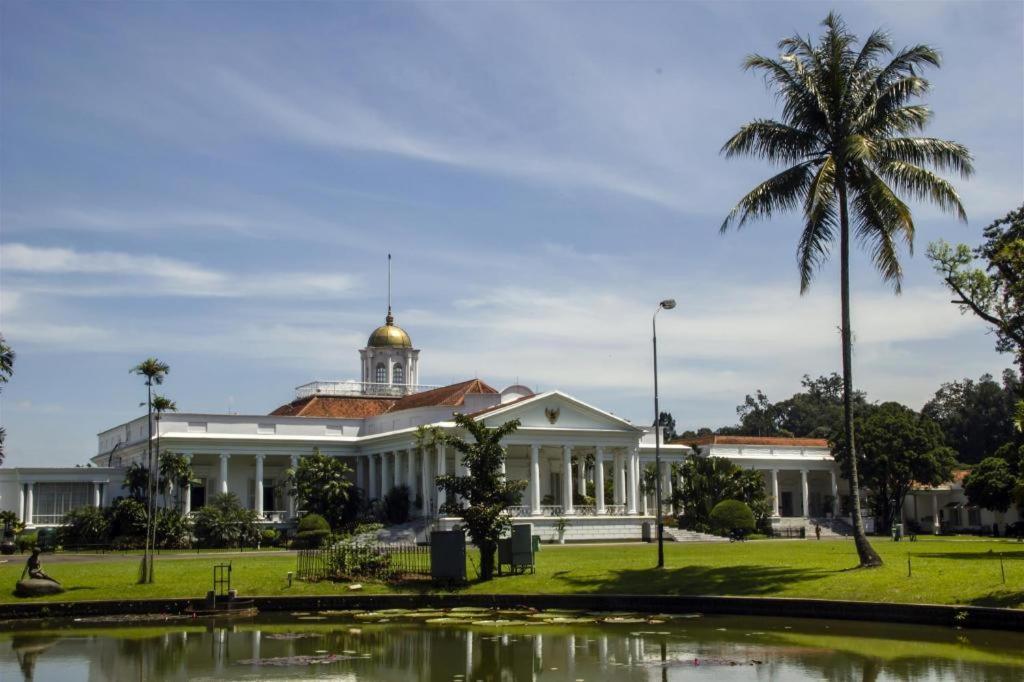 Aquina House Hotel Bogor Exterior photo